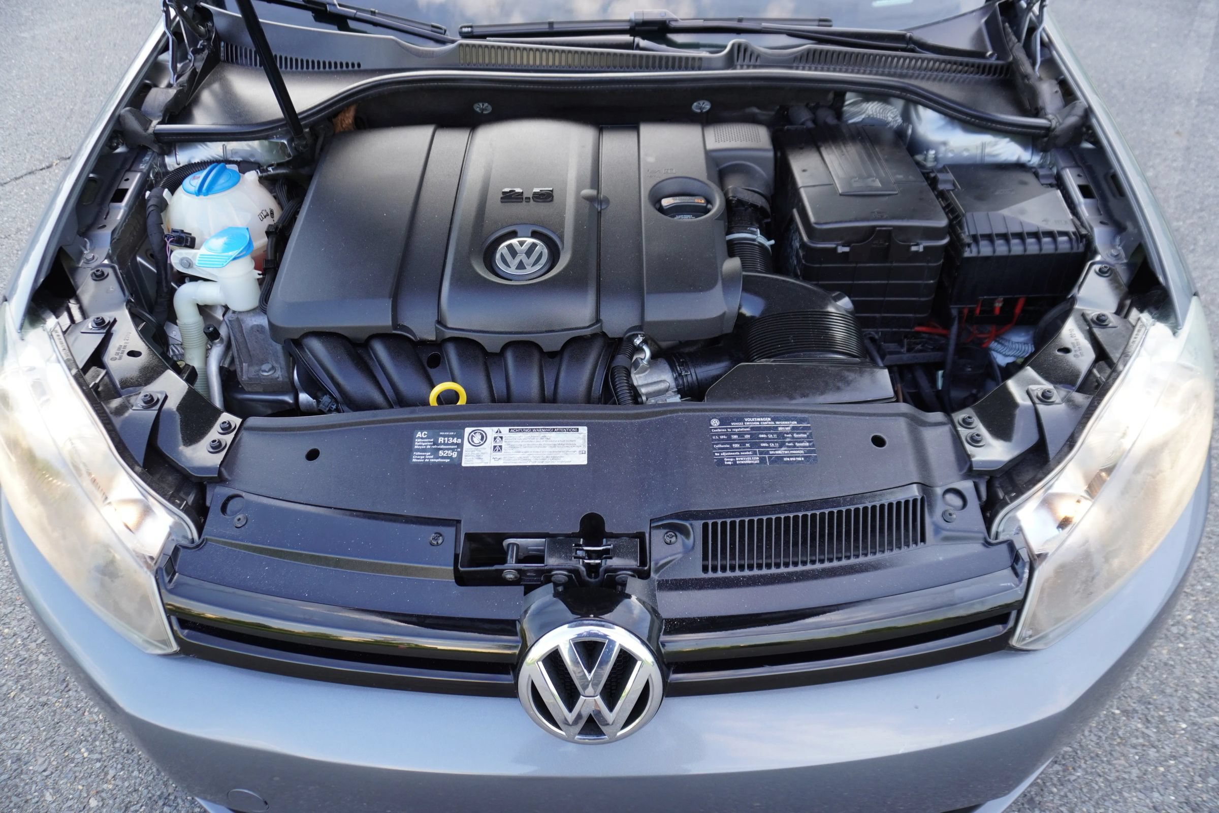 Used 2011 Volkswagen Golf 2-Door FWD image 23