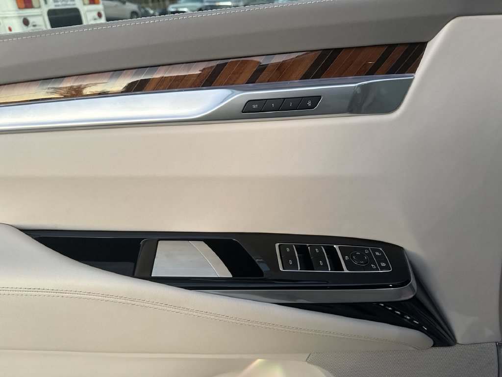 Used 2025 Cadillac Escalade Premium Luxury Platinum w/ LPO, Floor Liner Package AWD/4WD image 15