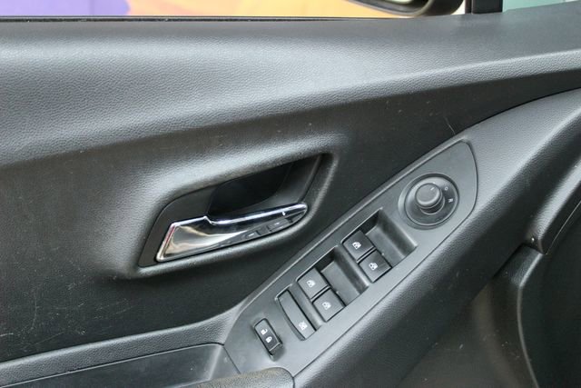 Used 2018 Chevrolet Trax LS AWD/4WD image 16