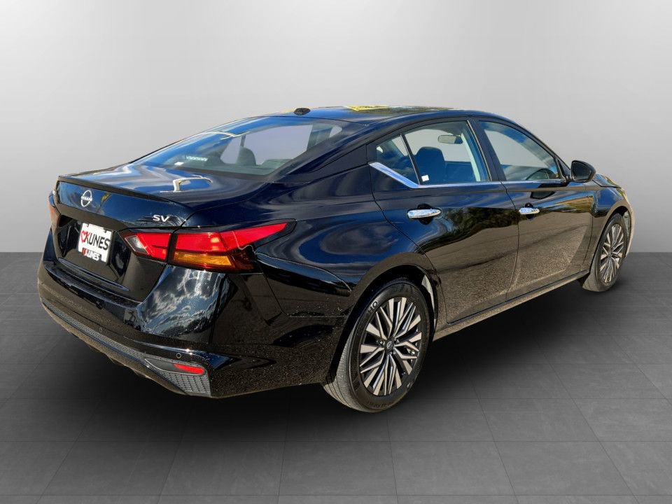 Used 2024 Nissan Altima 2.5 SV image 7