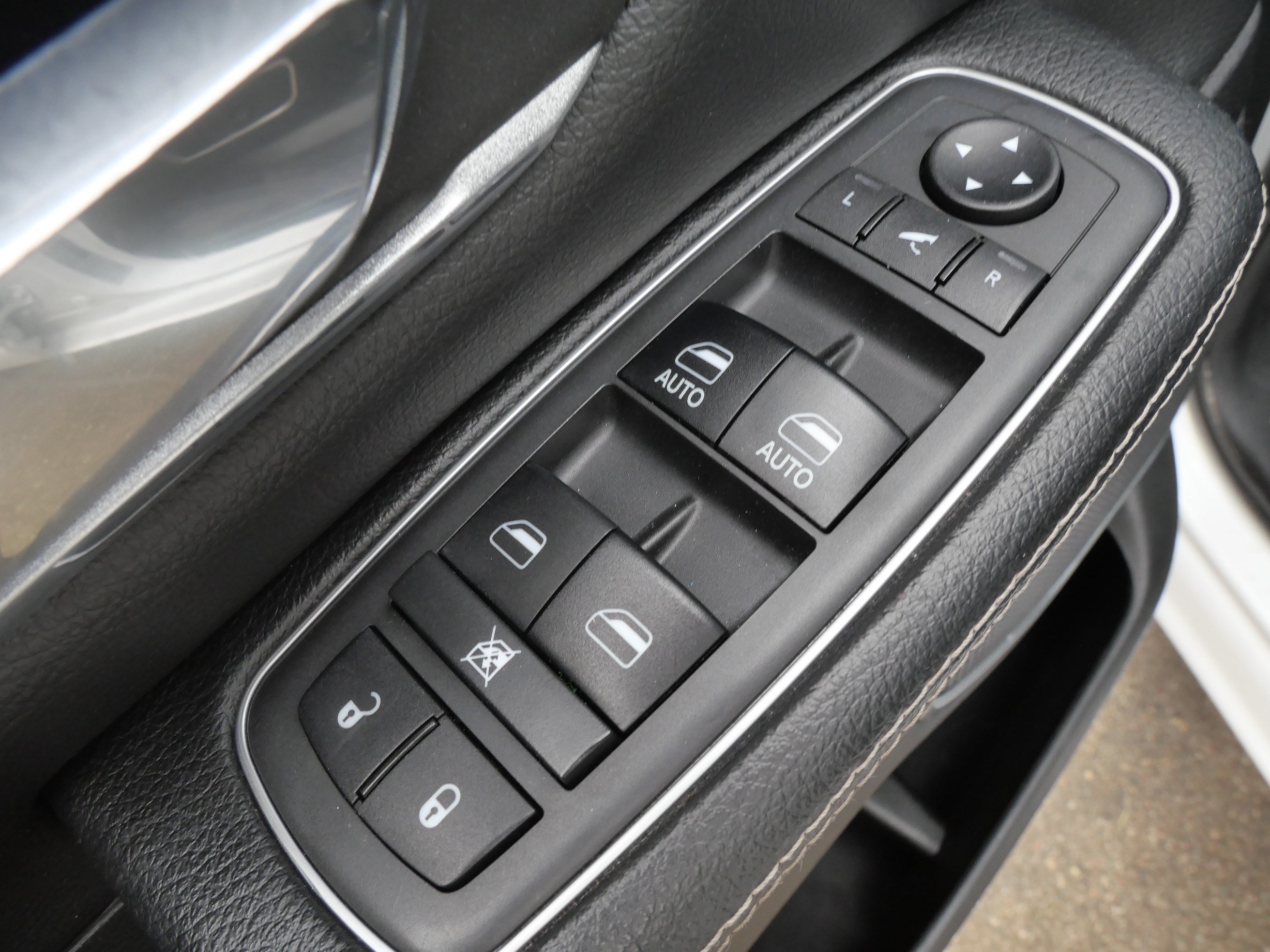 Used 2019 RAM 1500 Laramie AWD/4WD image 19
