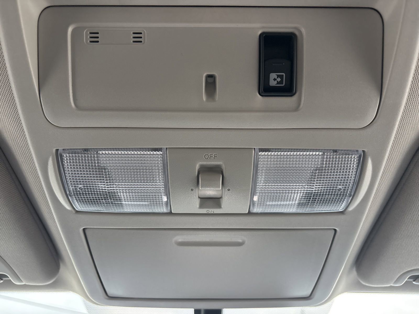 Used 2018 Nissan Titan SV w/ SV Convenience Package AWD/4WD image 17