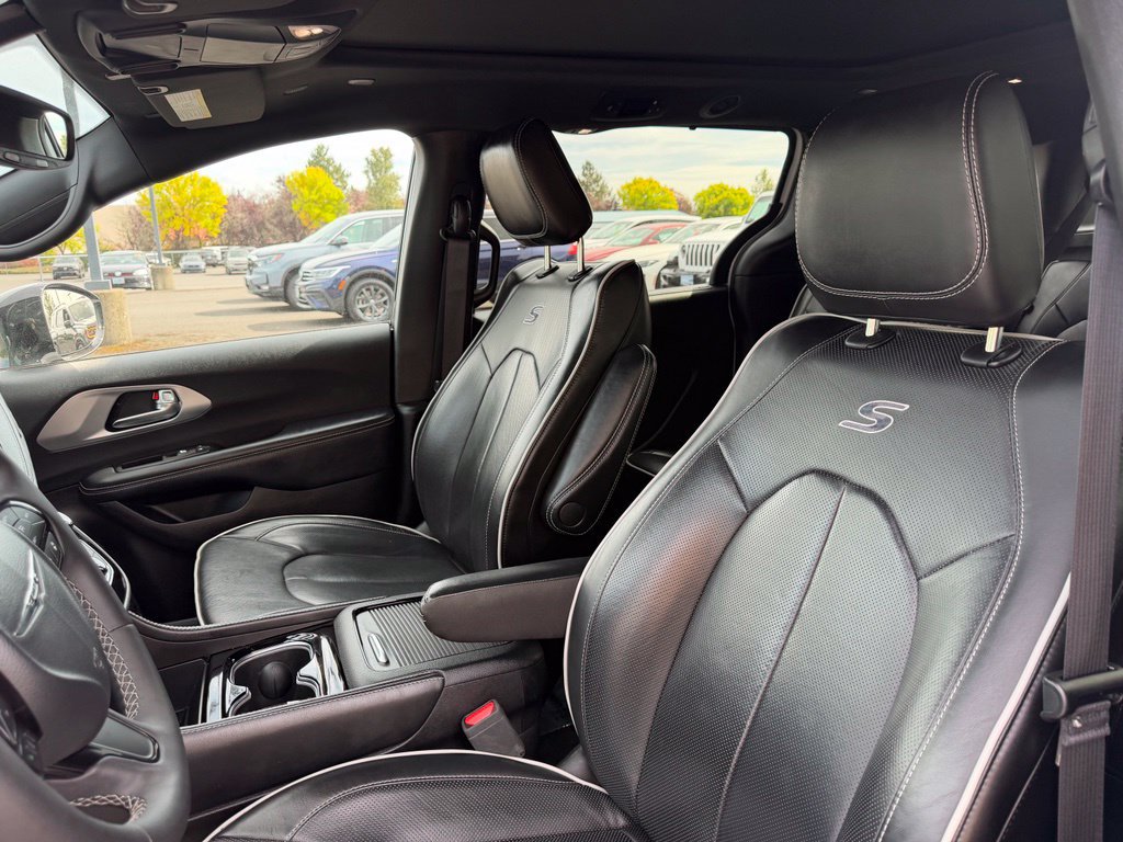 Used 2025 Chrysler Pacifica Limited FWD image 15