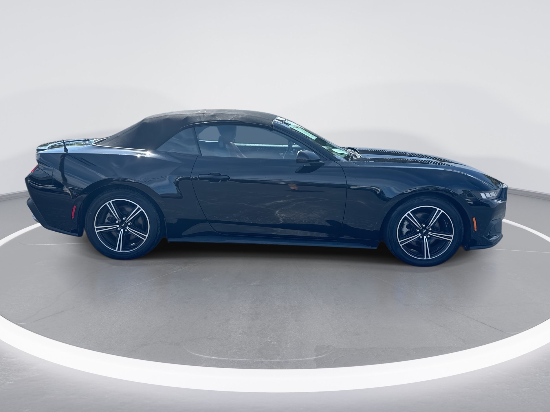 Used 2024 Ford Mustang Premium RWD image 3