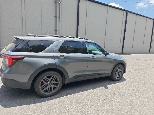 Used 2025 Ford Explorer ST AWD/4WD image 3
