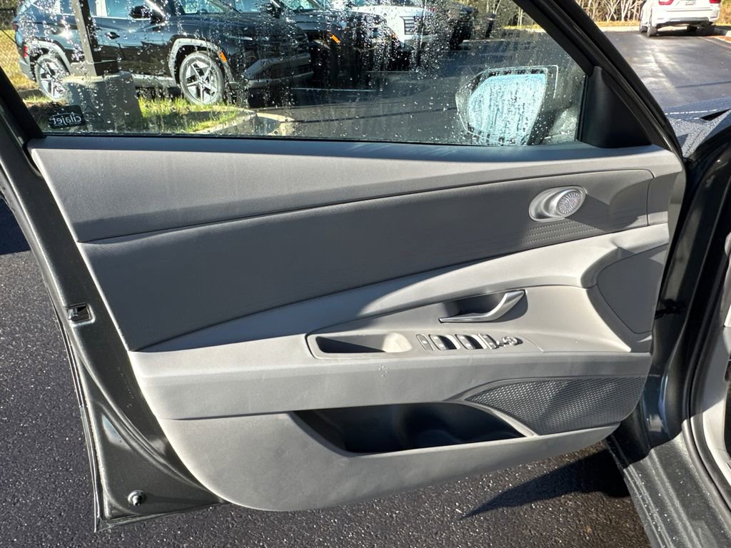 New 2026 Hyundai Elantra SE image 9