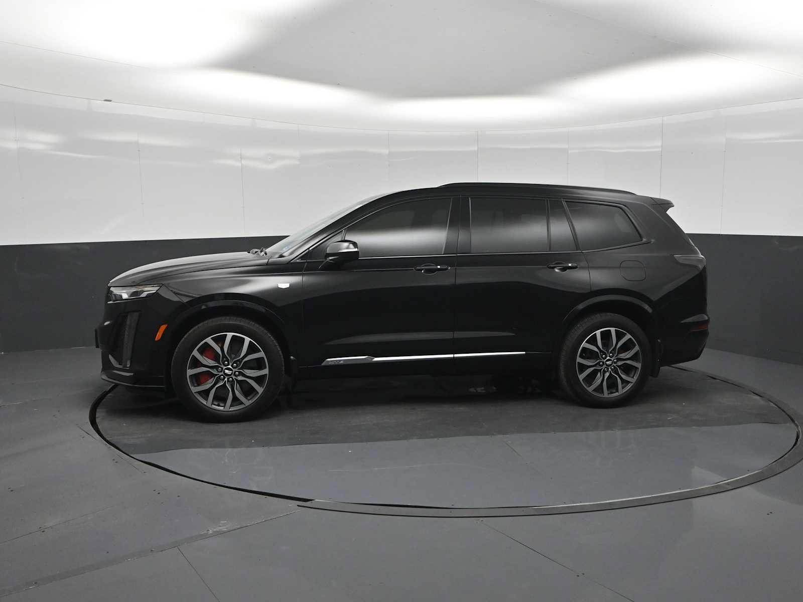 Used 2024 Cadillac XT6 Sport w/ Technology Package AWD/4WD image 4