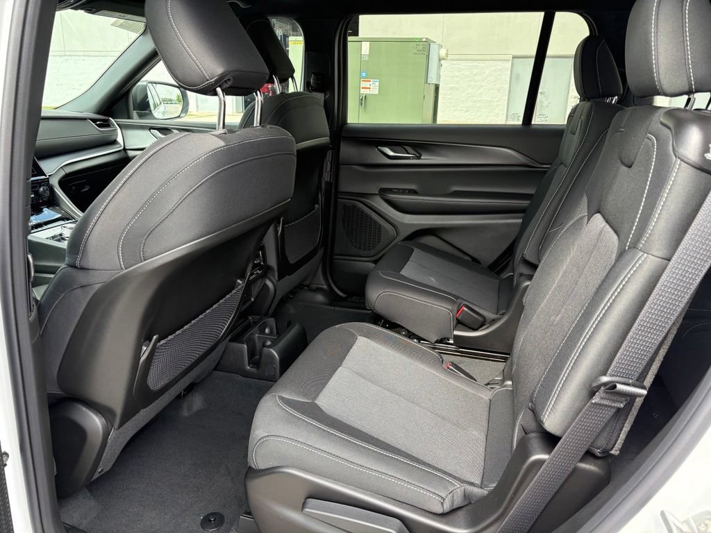 New 2026 Jeep Grand Cherokee L Laredo AWD/4WD image 9