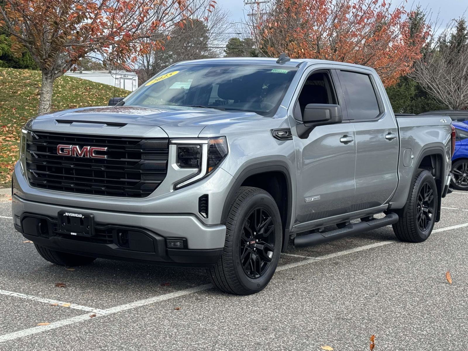 Used 2025 GMC Sierra 1500 Elevation image 1