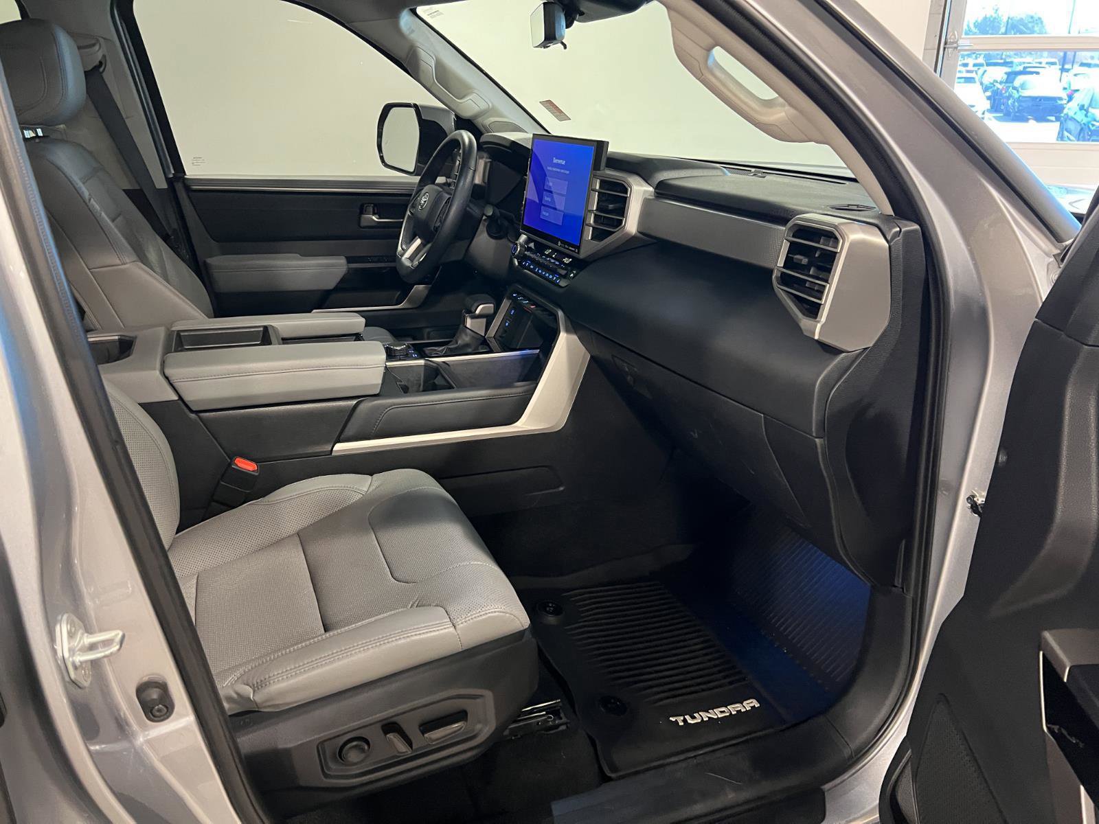 Used 2024 Toyota Tundra Limited AWD/4WD image 38