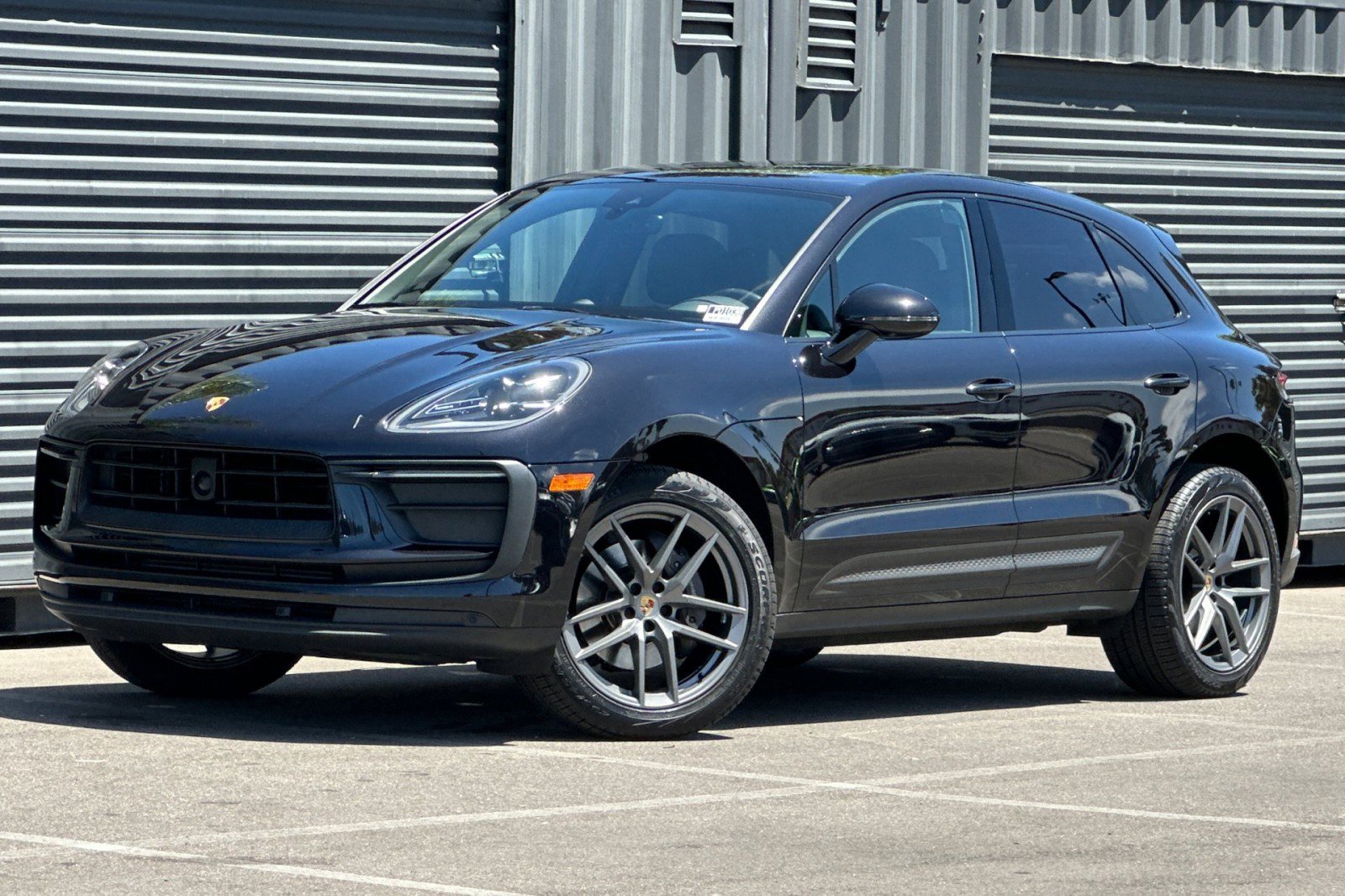 Certified 2023 Porsche Macan AWD/4WD image 1