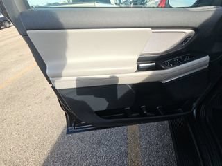 Used 2025 Ford Expedition Active AWD/4WD image 17