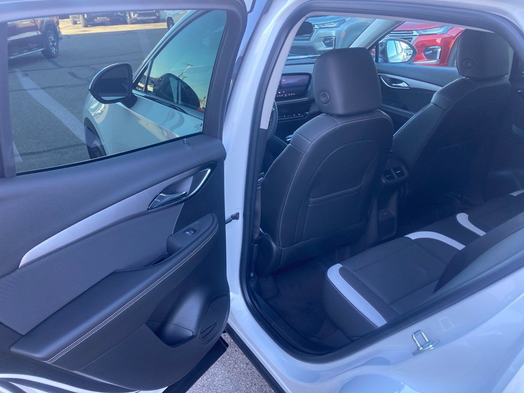 Used 2025 Buick Envision Sport Touring AWD/4WD image 11