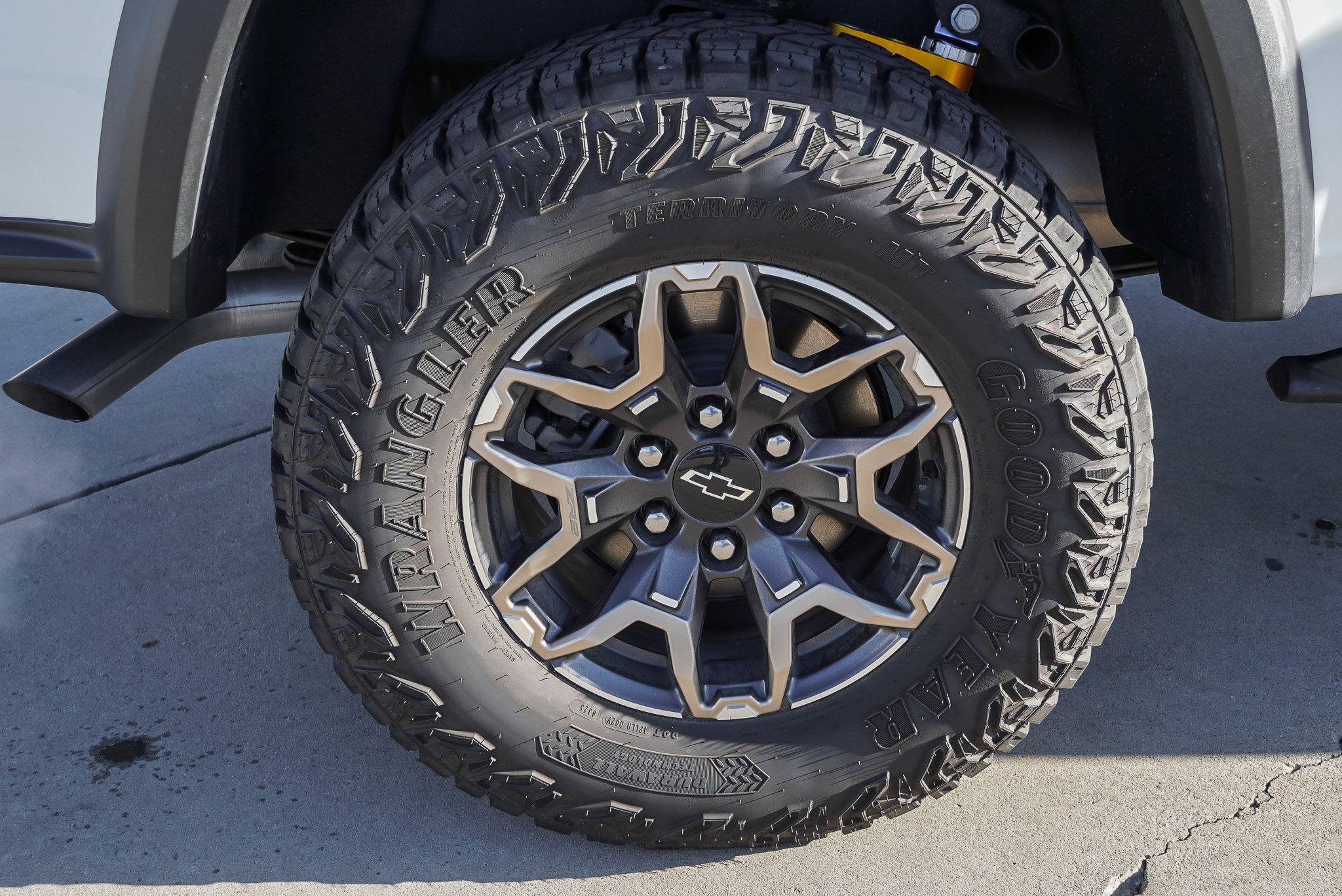 Used 2025 Chevrolet Colorado ZR2 w/ Technology Package image 11