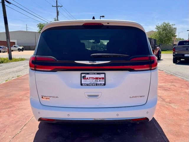 Used 2023 Chrysler Pacifica Limited FWD image 6