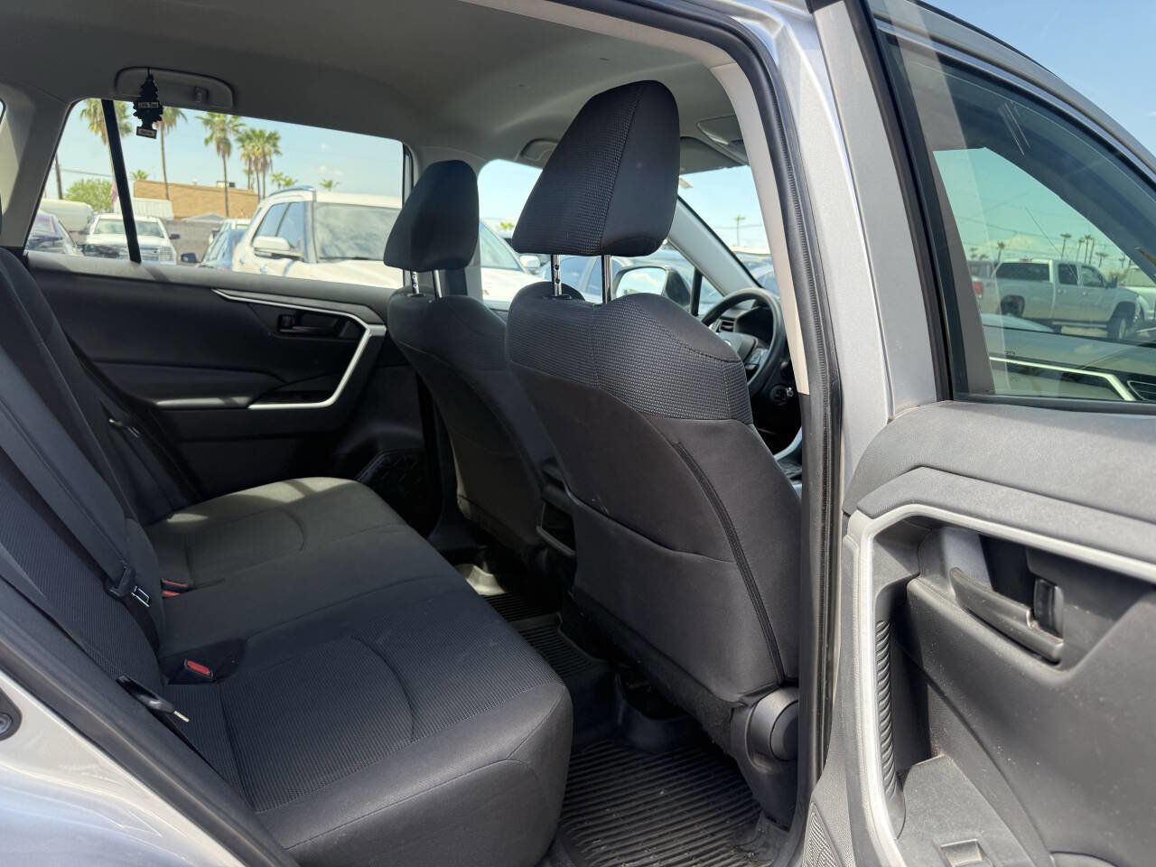 Used 2021 Toyota RAV4 LE image 29