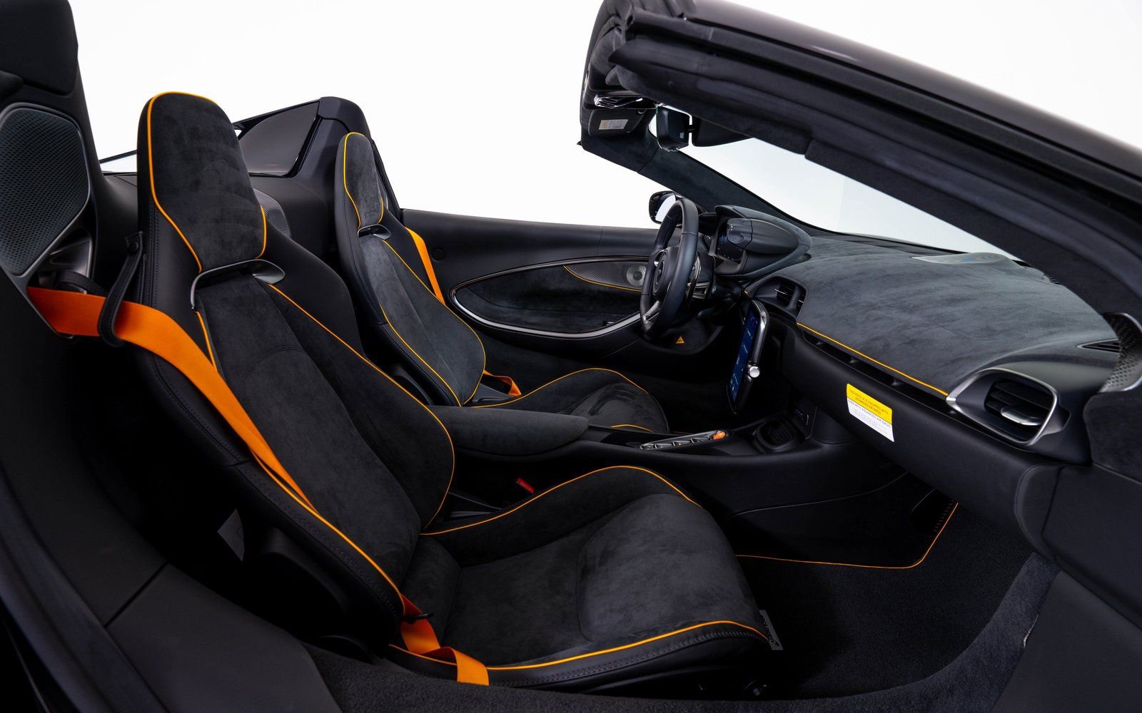 Used 2025 McLaren Artura Spider image 20