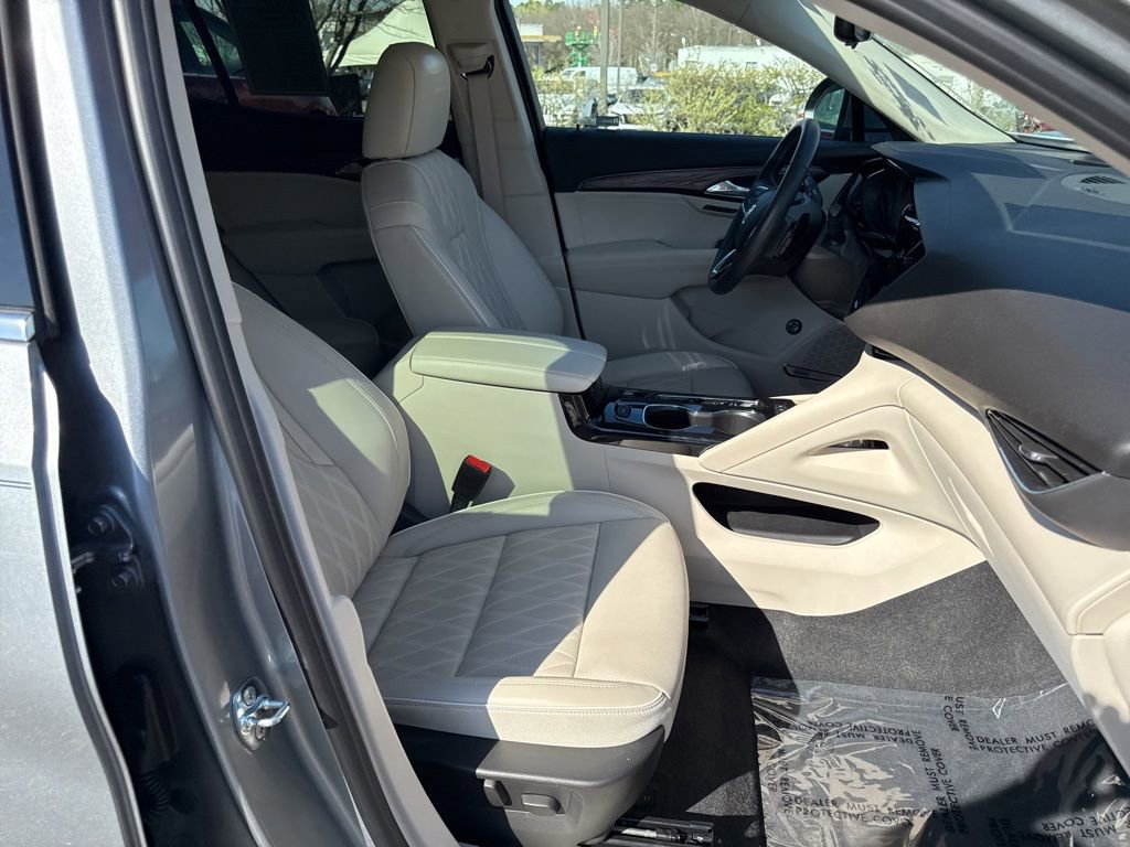 Used 2023 Buick Envision Avenir image 18