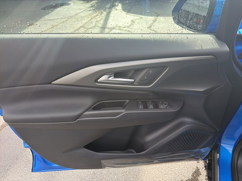 New 2026 Chevrolet Equinox EV LT image 16