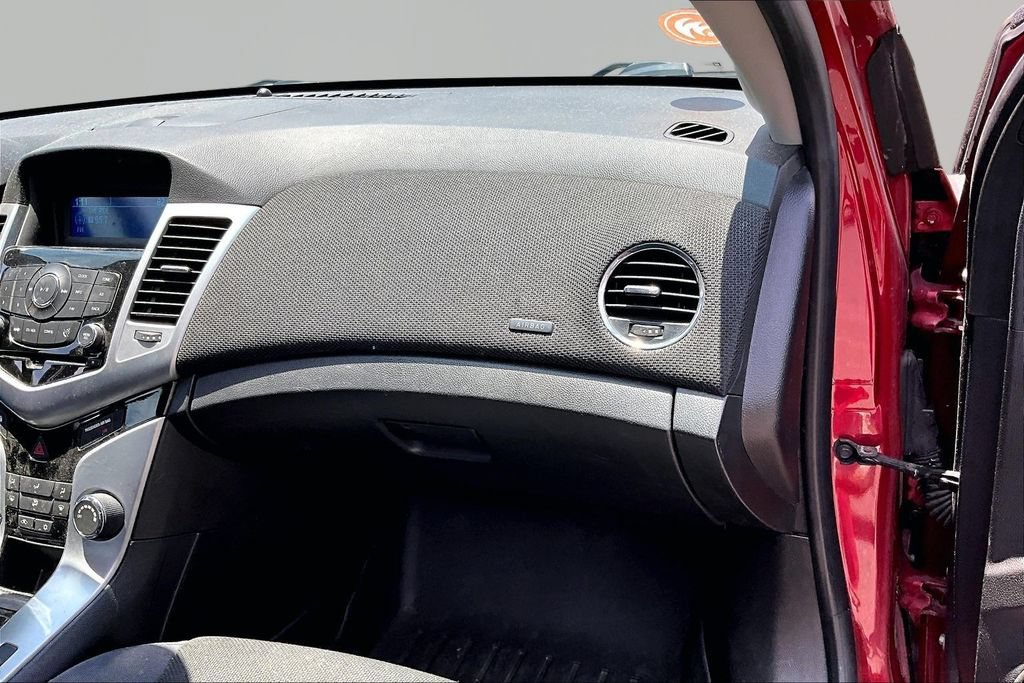 Used 2014 Chevrolet Cruze LT FWD image 17