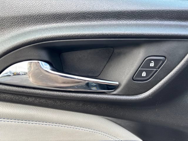 Used 2025 Chevrolet Trax LT w/ LT Convenience Package FWD image 13