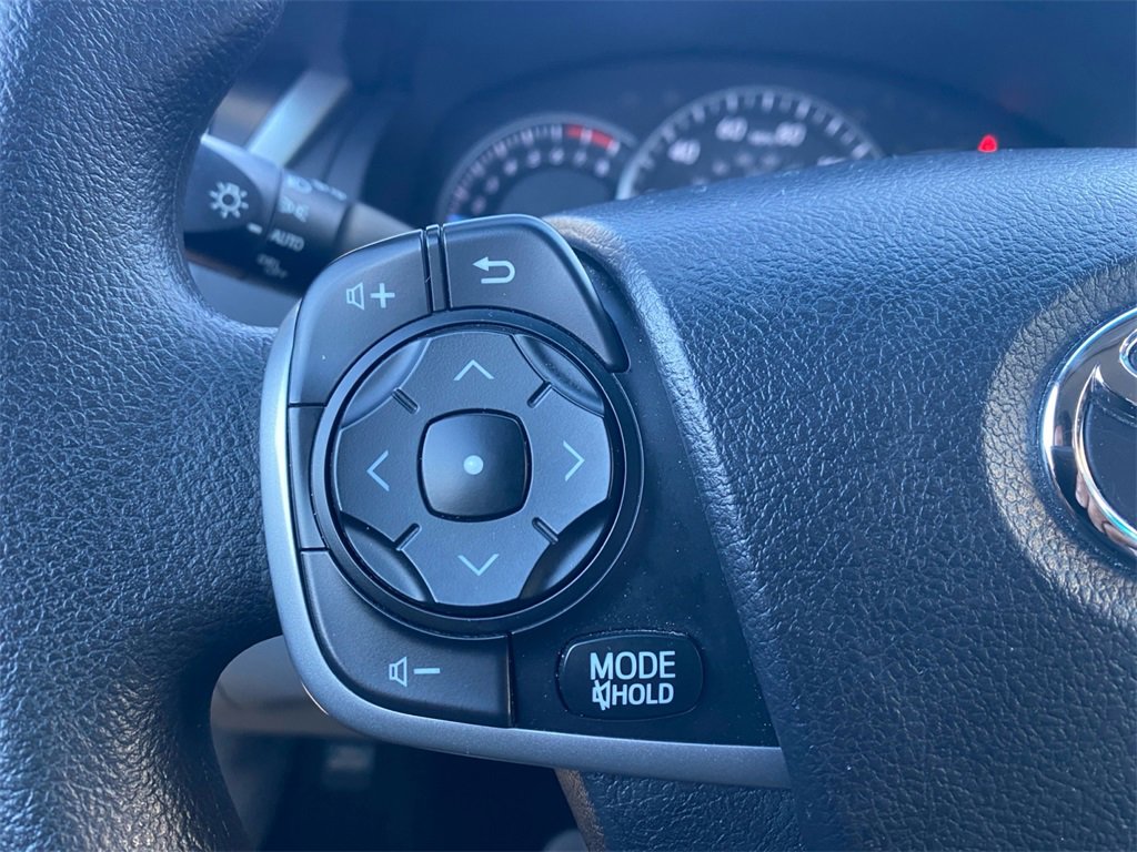 Used 2014 Toyota Camry LE image 12