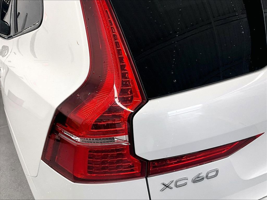 Used 2024 Volvo XC60 B5 Plus image 31