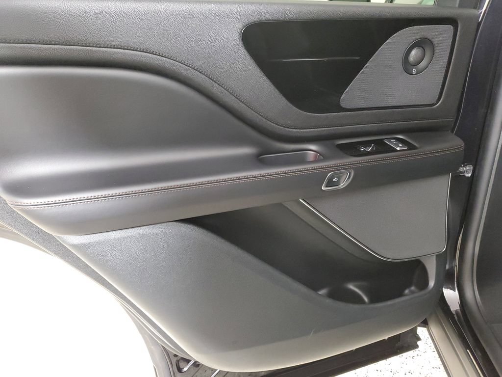Certified 2023 Lincoln Aviator Reserve w/ Jet Package RWD image 10