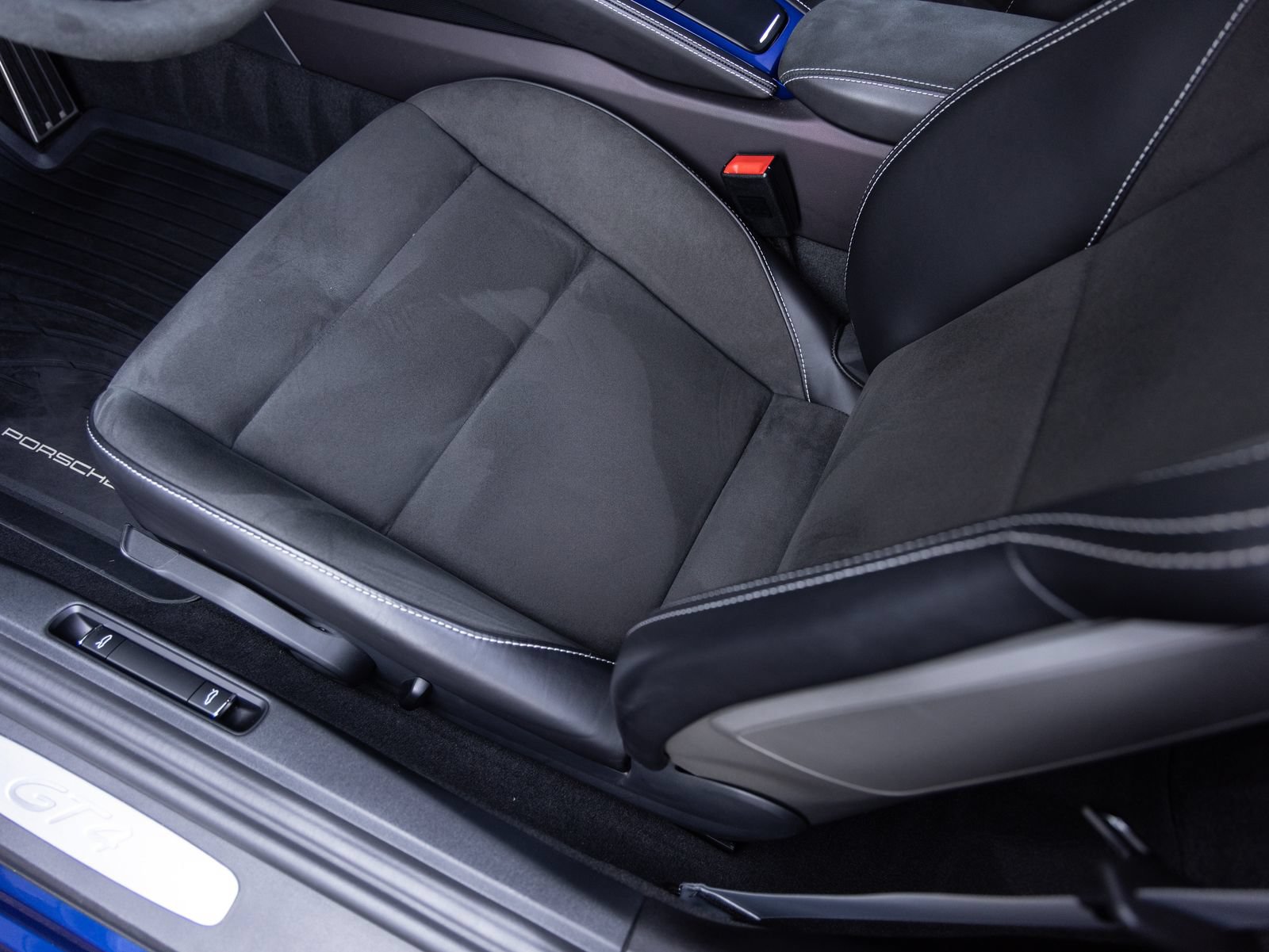 Certified 2021 Porsche 718 Cayman GT4 RWD image 22