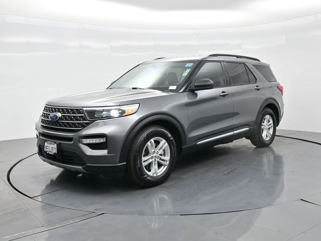 Used 2022 Ford Explorer XLT w/ Equipment Group 202A image 2