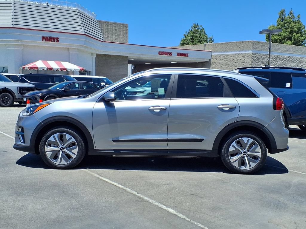 Certified 2022 Kia Niro EX FWD image 2