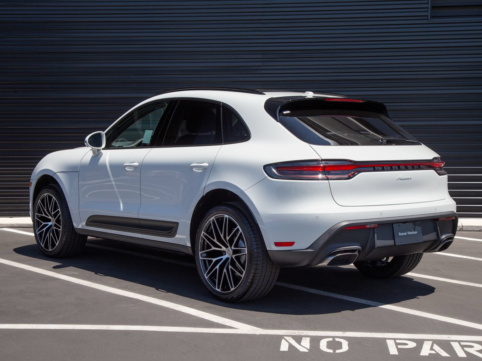 New 2026 Porsche Macan AWD/4WD image 3