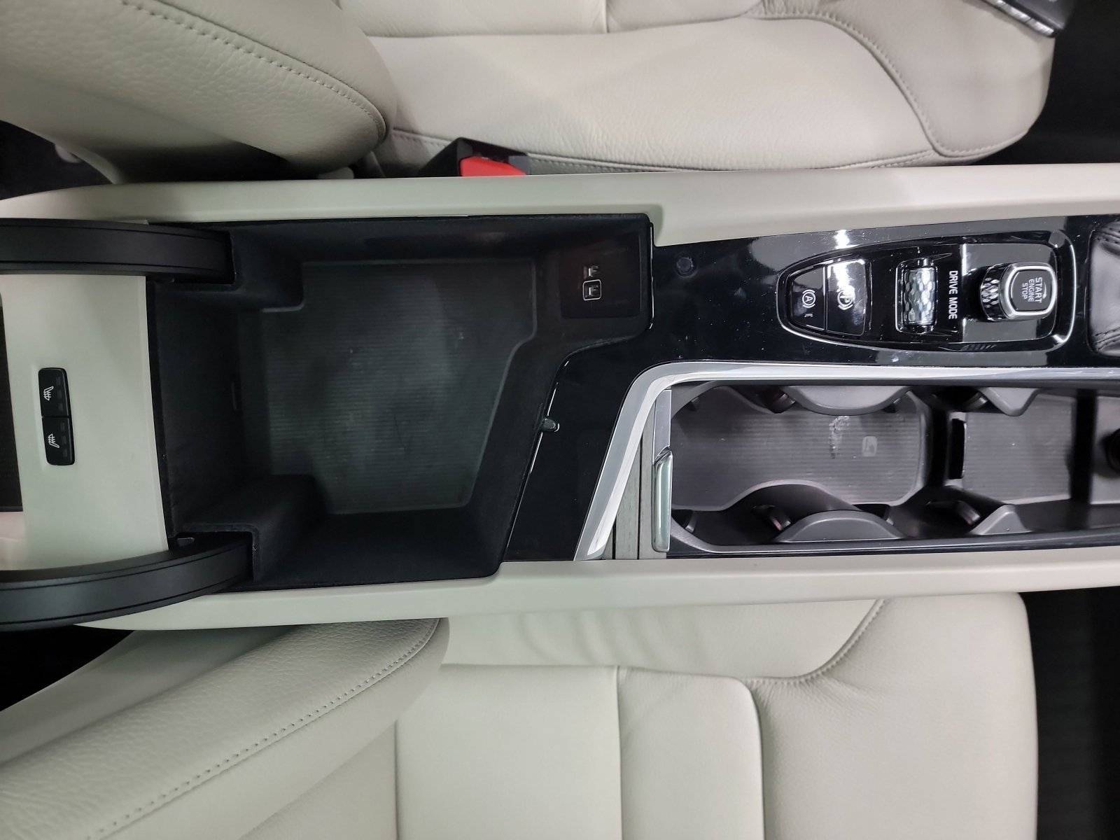 Used 2021 Volvo V60 T5 Cross Country image 29