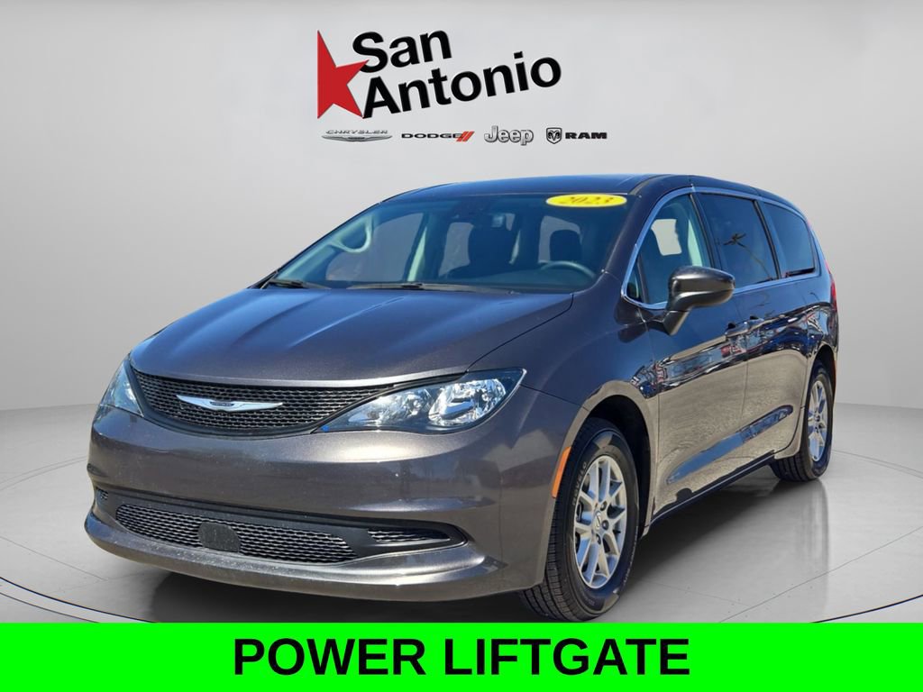 Used 2023 Chrysler Voyager LX image 4