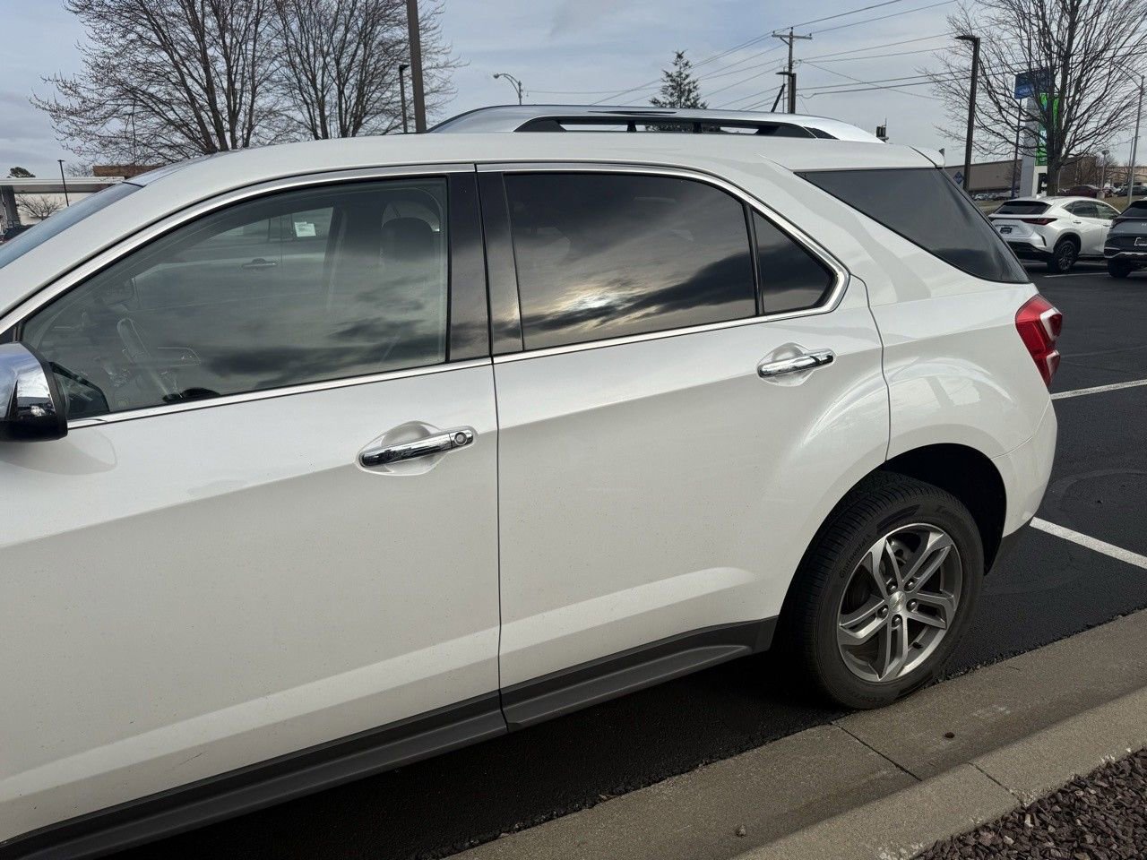 Used 2016 Chevrolet Equinox LTZ w/ Enhanced Convenience Package image 8
