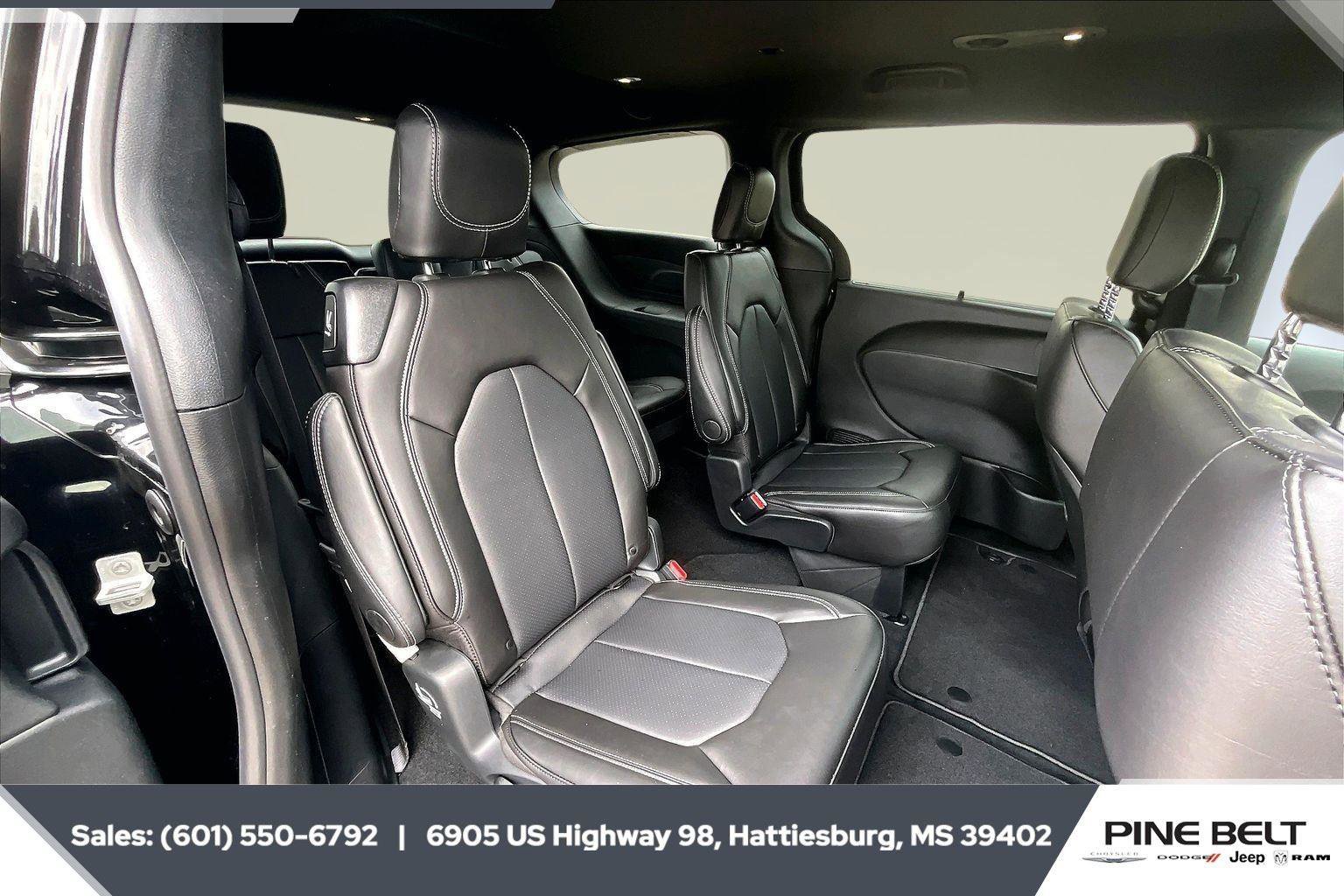 New 2026 Chrysler Pacifica Select w/ S Appearance Package image 8