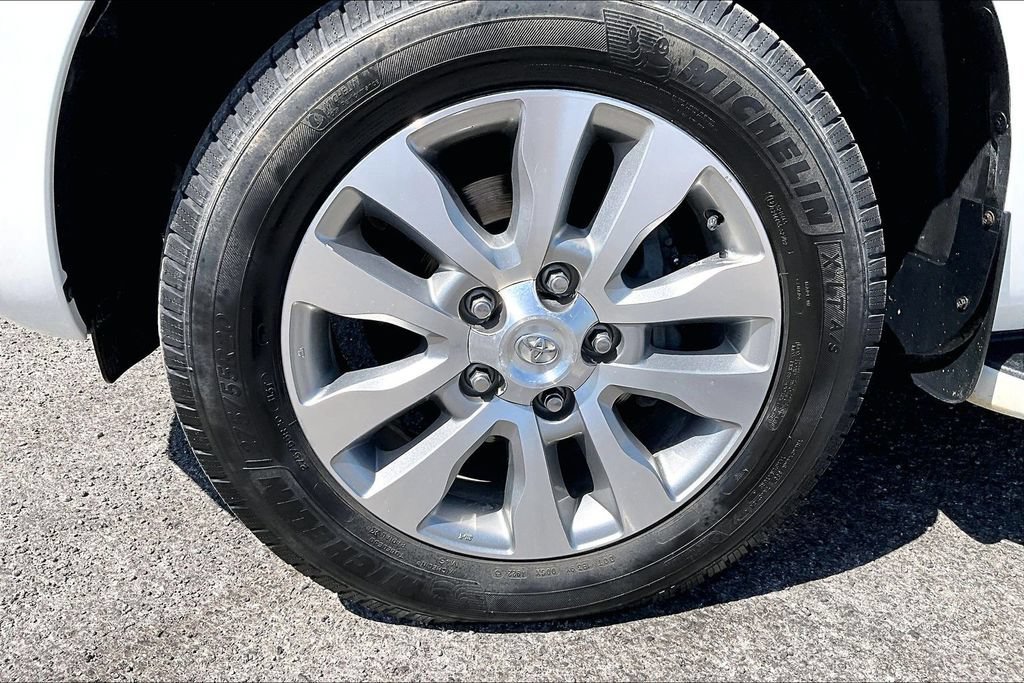 Used 2015 Toyota Sequoia Platinum AWD/4WD image 9