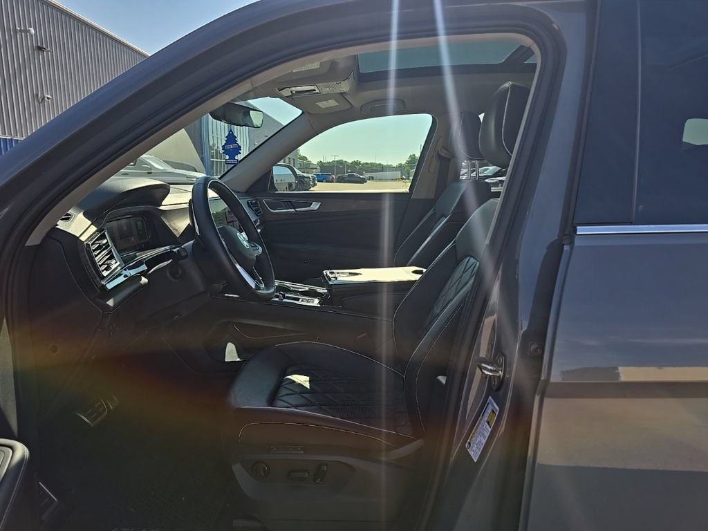 Used 2025 Volkswagen Atlas SEL Premium R-Line AWD/4WD image 14