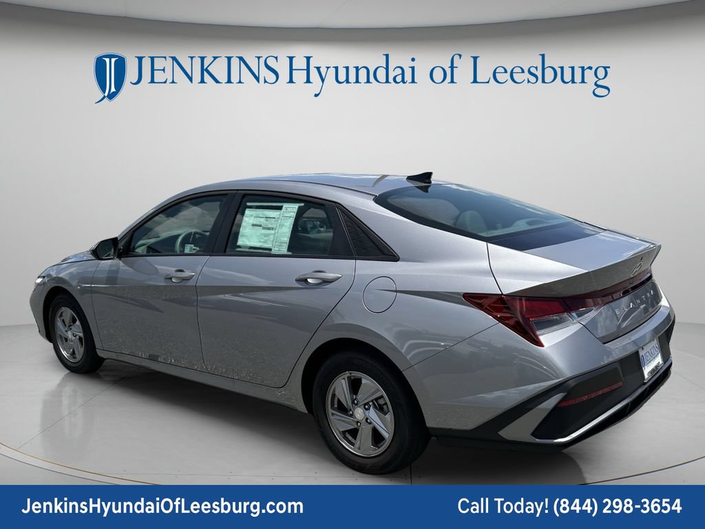 New 2025 Hyundai Elantra SE FWD image 7