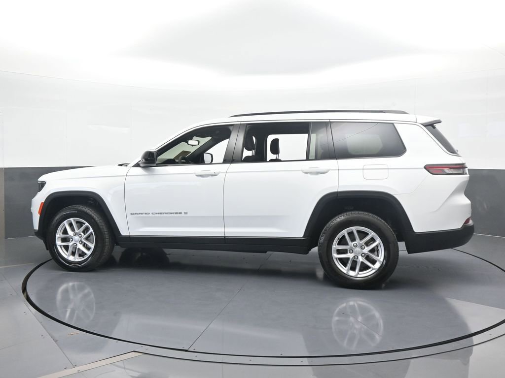 Used 2024 Jeep Grand Cherokee L Laredo image 3