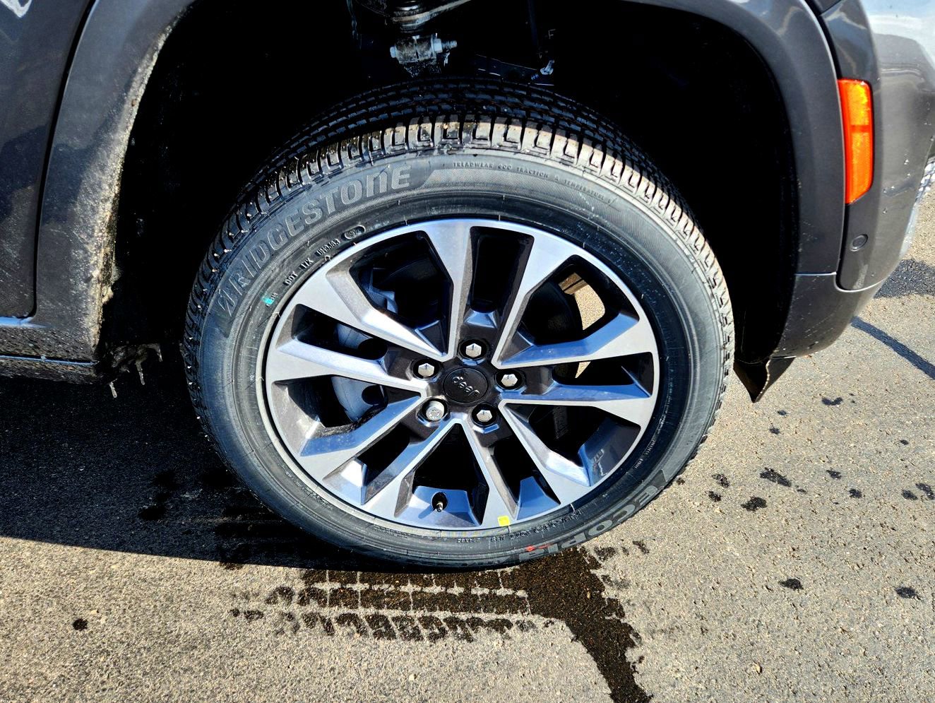 New 2025 Jeep Grand Cherokee L Overland w/ Luxury Tech Group IV image 11