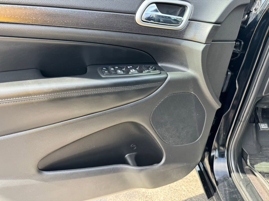 Used 2018 Jeep Grand Cherokee Altitude AWD/4WD image 18
