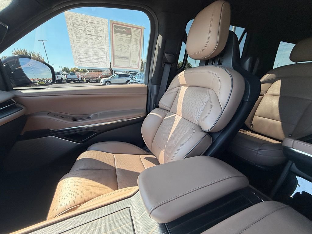 Used 2025 Lincoln Navigator L Black Label AWD/4WD image 38
