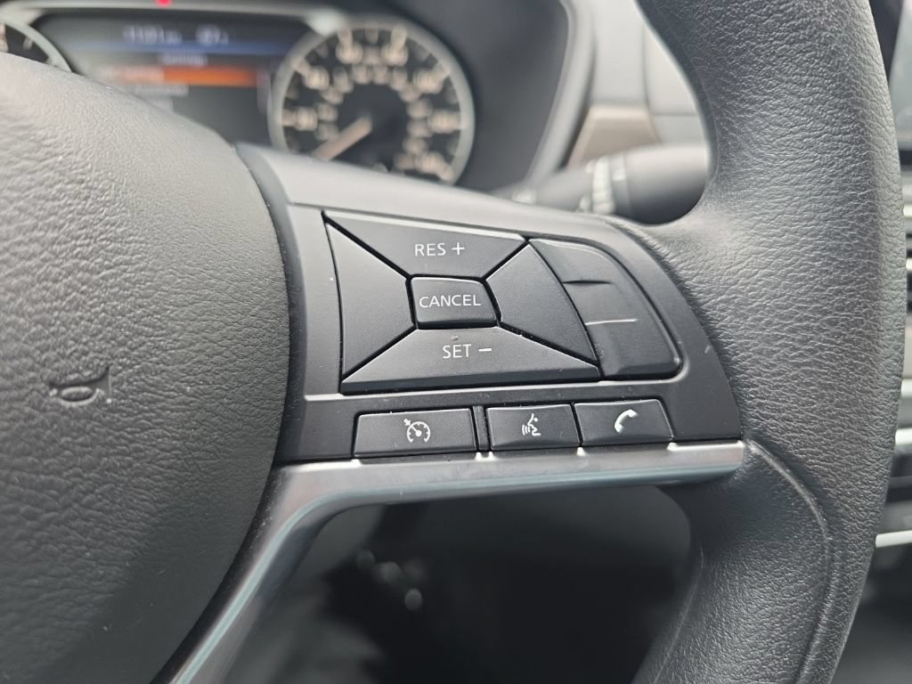 Used 2025 Nissan Altima 2.5 SV FWD image 13