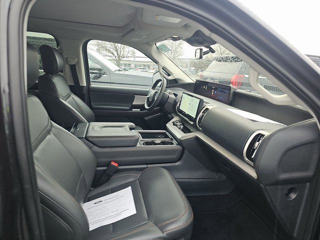 Used 2025 Ford Expedition Active image 16