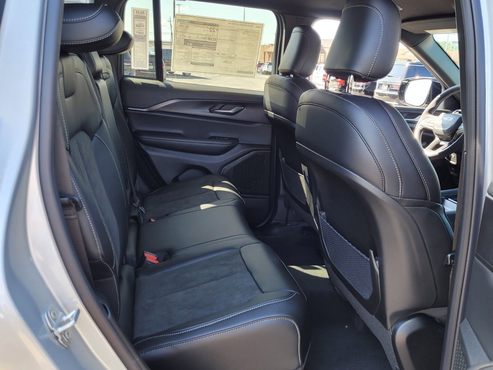 New 2025 Jeep Grand Cherokee Altitude image 11