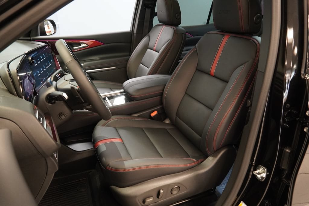 New 2026 Chevrolet Traverse RS w/ LPO, Floor Liner Package AWD/4WD image 3