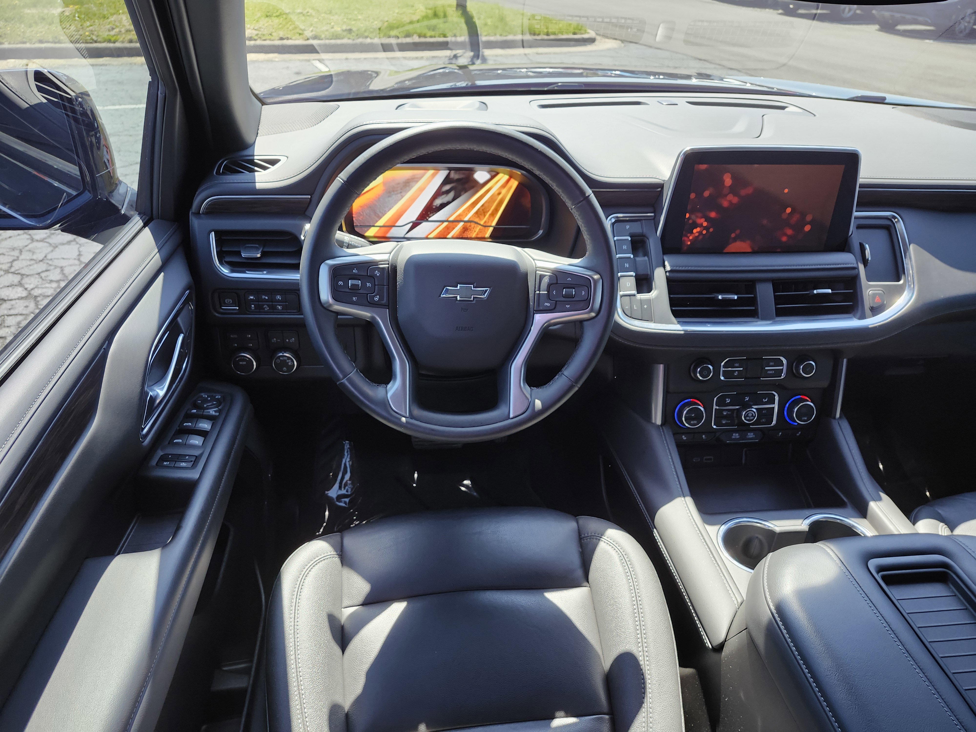 Used 2023 Chevrolet Suburban Z71 w/ Luxury Package image 32