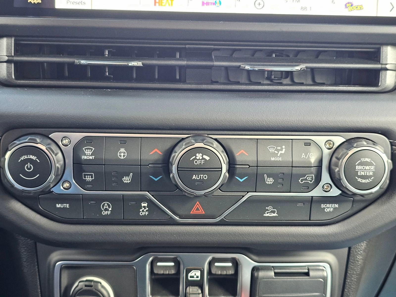 New 2026 Jeep Gladiator Mojave image 14