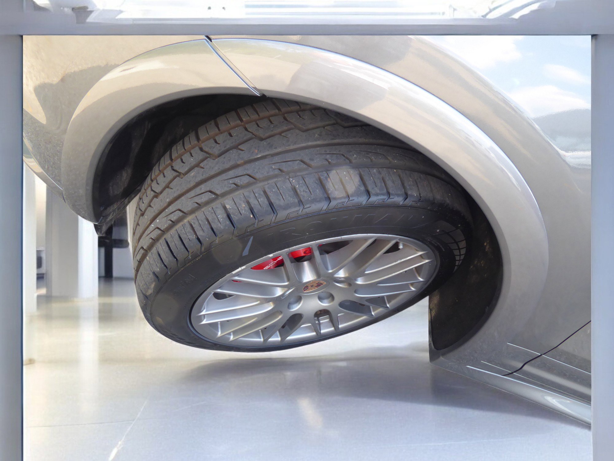 Used 2014 Porsche Cayenne GTS image 36